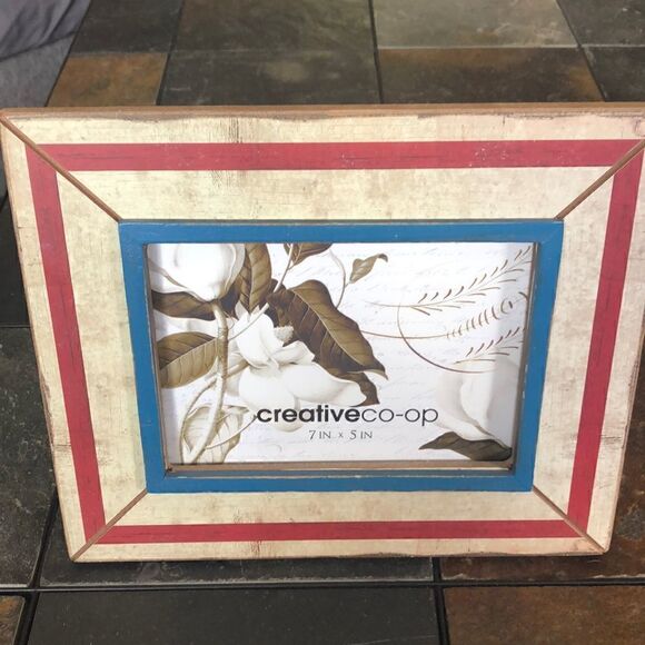 Creative Coop red white and blue wood 5 x7 picture frame - Picture 1 of 4
